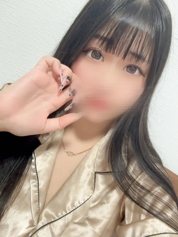 新海　えな