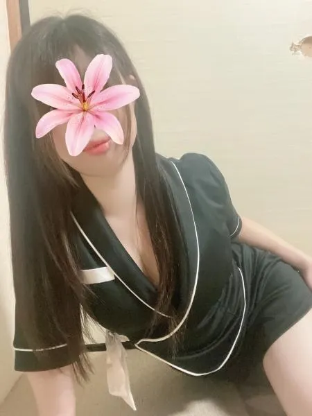 麗日れむ